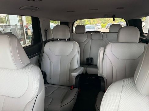 Used 2025 Hyundai Palisade SEL FWD image 17