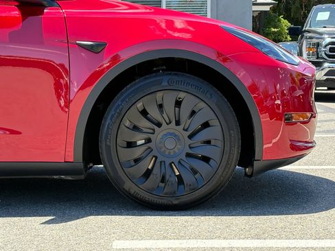 Used 2023 Tesla Model Y AWD image 27