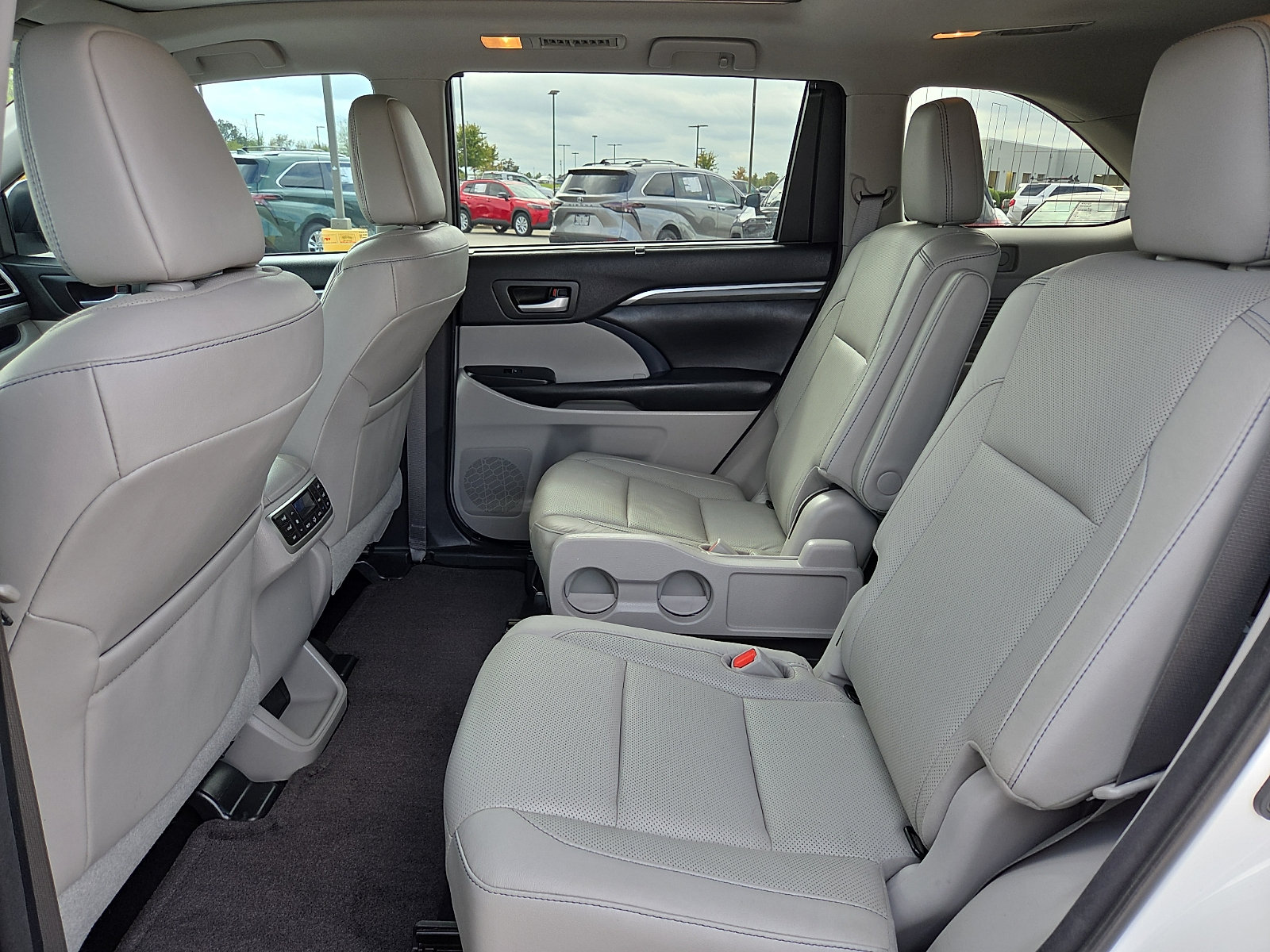 Used 2018 Toyota Highlander Limited Platinum AWD/4WD image 11