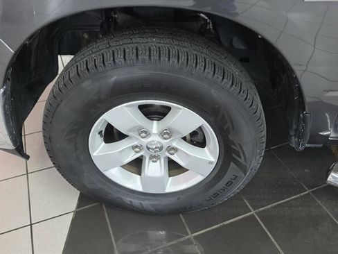 Used 2017 RAM 1500 Classic SLT AWD/4WD image 32