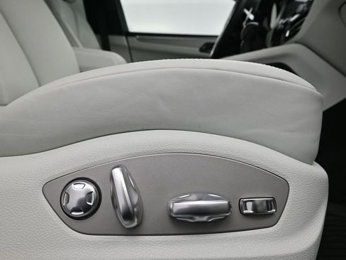 Certified 2023 Porsche Macan Turbo AWD/4WD image 15