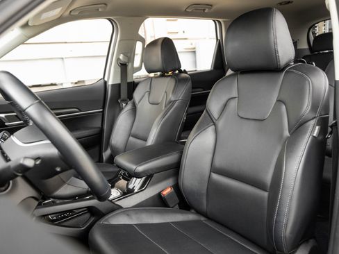 Used 2024 Kia Telluride S image 5