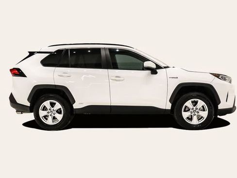 Used 2021 Toyota RAV4 XLE w/ XLE Grade Weather Package image 4