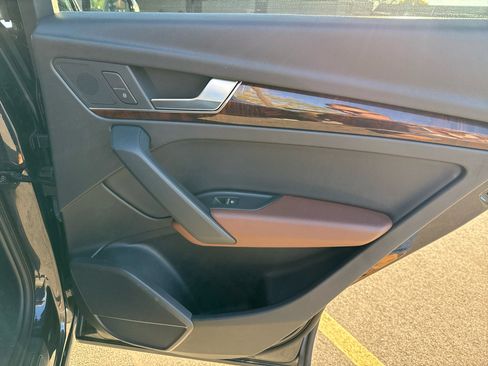 Used 2018 Audi Q5 2.0T Premium Plus w/ Premium Plus Package image 19