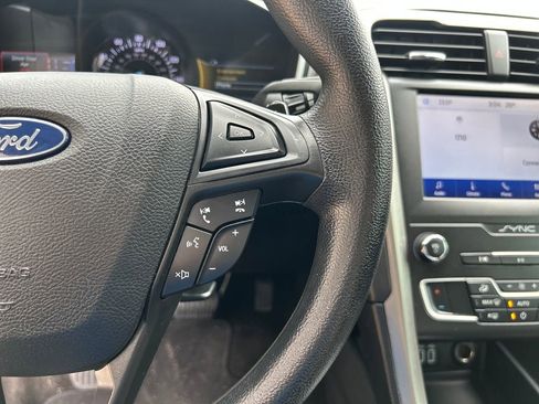 Used 2019 Ford Fusion SE FWD image 20
