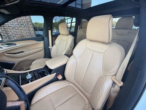 Used 2024 Jeep Grand Cherokee Summit AWD/4WD image 18