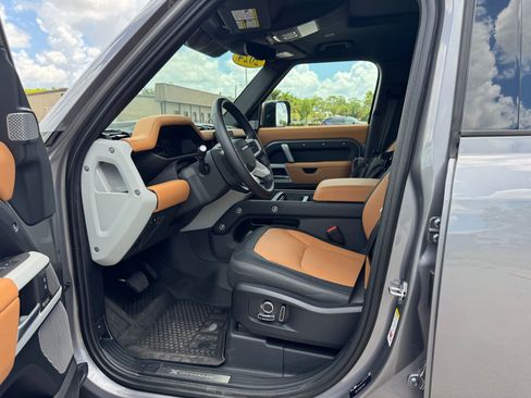 Used 2024 Land Rover Defender 130 X-Dynamic SE AWD/4WD image 7