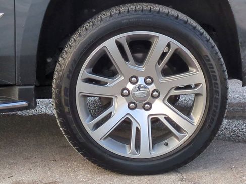 Used 2019 Cadillac Escalade ESV Luxury image 14