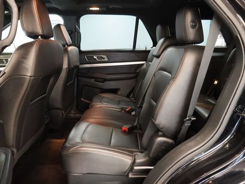 Used 2018 Ford Explorer XLT w/ Equipment Group 202A AWD/4WD image 25