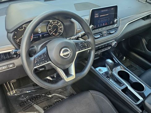 Used 2023 Nissan Altima 2.5 SV image 9