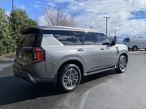 Used 2025 Nissan Armada SL image 9