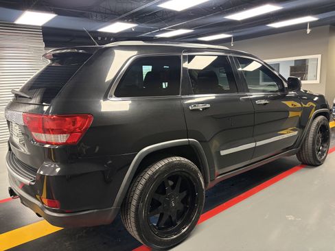 Used 2012 Jeep Grand Cherokee Overland AWD/4WD image 6