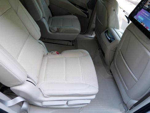 Used 2025 Cadillac Escalade Sport Platinum w/ LPO, Floor Liner Package AWD/4WD image 41