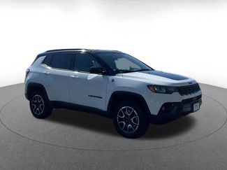 Used 2025 Jeep Compass Trailhawk video 2