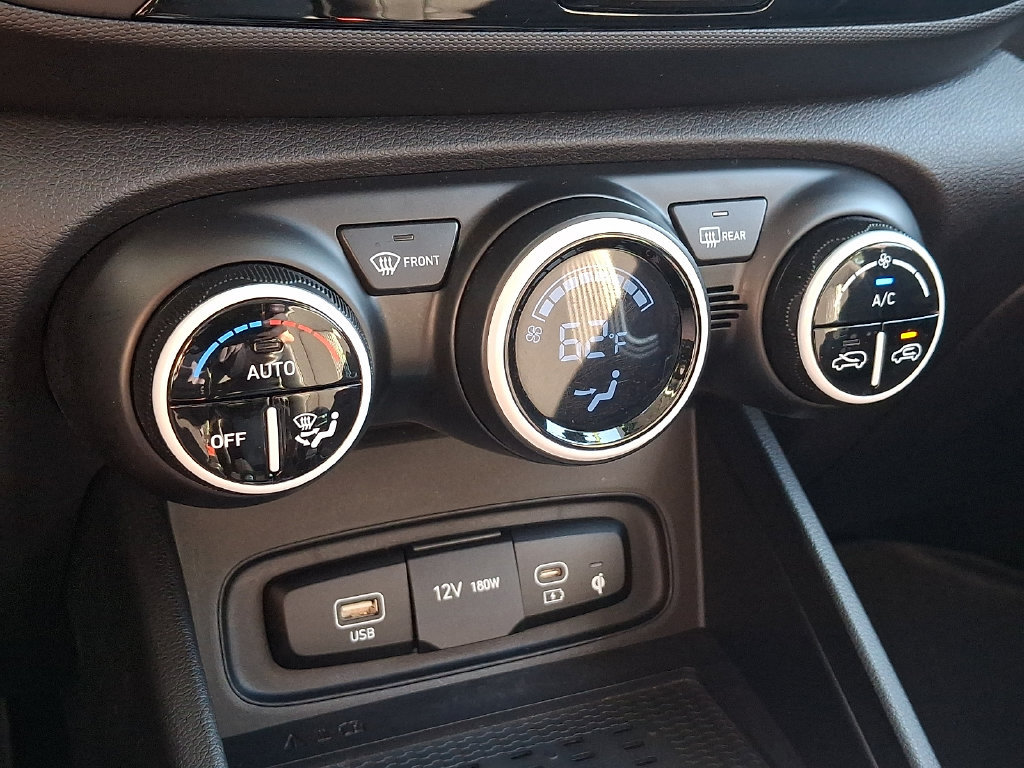 Used 2024 Hyundai Venue Limited FWD image 15