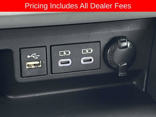 Used 2023 Toyota Highlander XLE FWD image 29