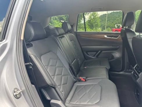 Used 2025 Volkswagen Atlas SE FWD image 33