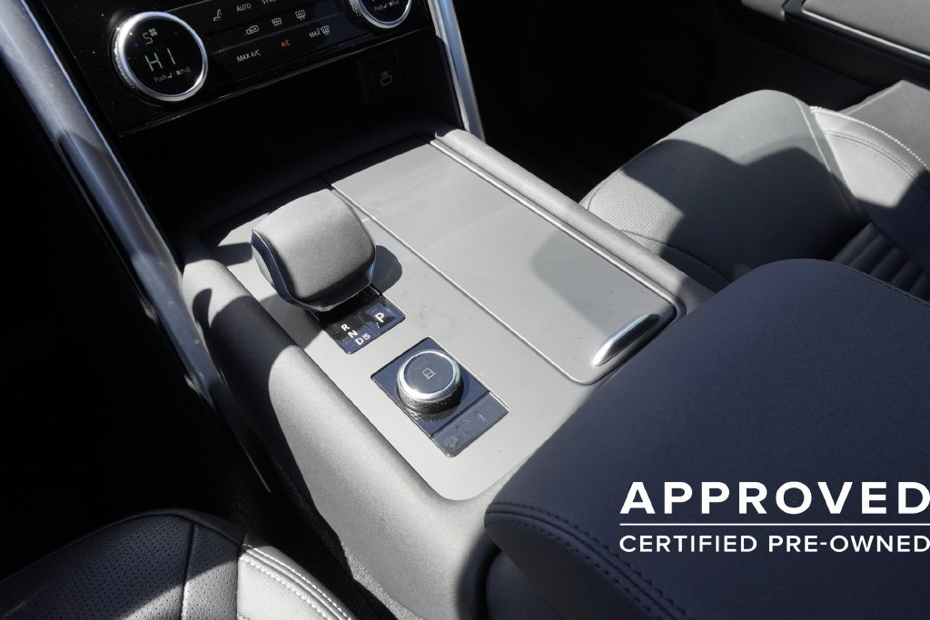 Used 2025 Land Rover Discovery S AWD/4WD image 14