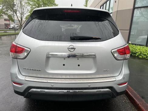 Used 2014 Nissan Pathfinder SV FWD image 4