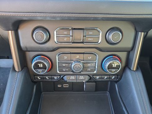 Used 2021 Chevrolet Tahoe High Country w/ Premium Package image 17