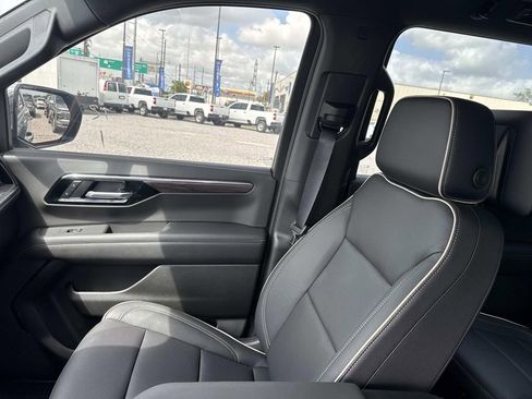 New 2026 Chevrolet Suburban Premier AWD/4WD image 16