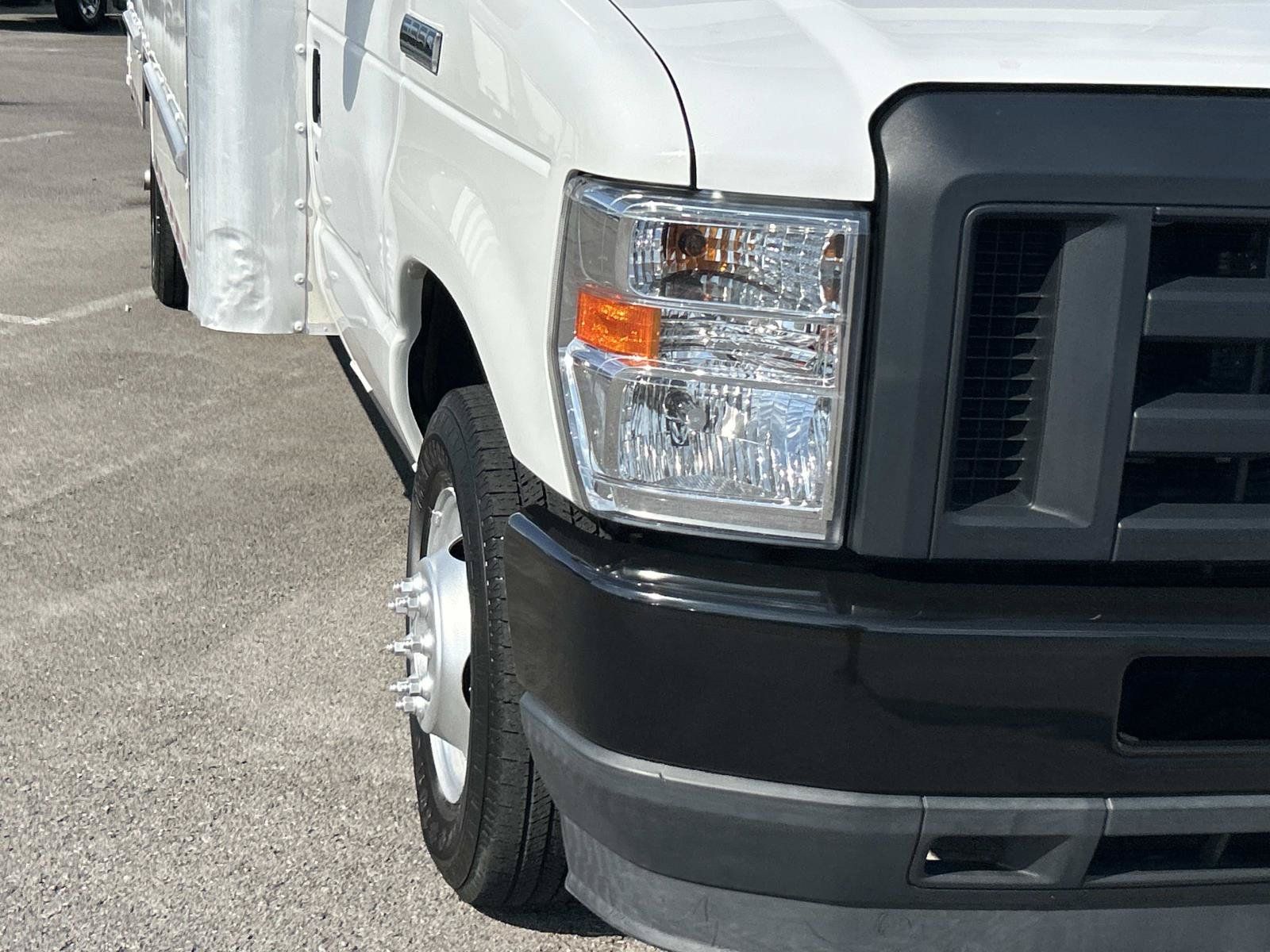 Used 2022 Ford E-350 and Econoline 350 Super Duty RWD image 13