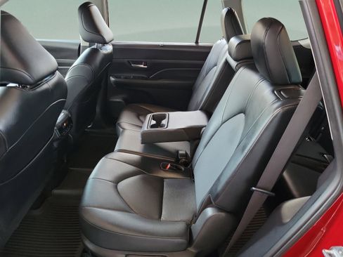 Certified 2024 Toyota Grand Highlander XLE image 9