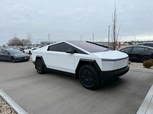 Used 2025 Tesla Cybertruck AWD Crew Cab image 2