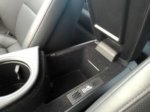 Used 2023 Porsche Taycan w/ Premium Package image 50