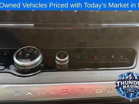 Used 2025 Ford Expedition Max Platinum AWD/4WD image 19