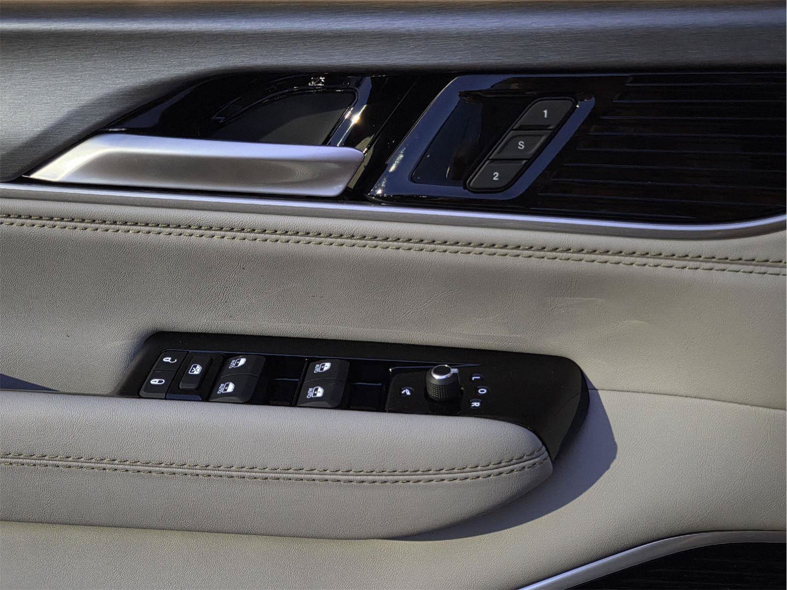 New 2026 Jeep Grand Wagoneer L Limited AWD/4WD image 17