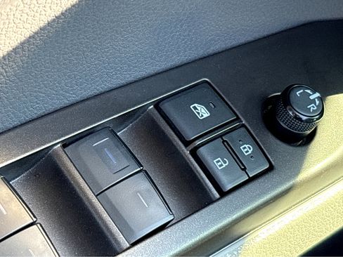 Used 2023 Toyota Camry SE w/ Convenience Package image 30