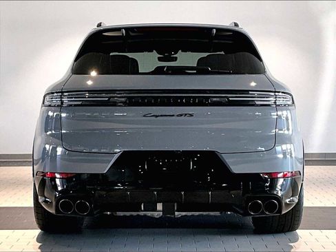 Used 2025 Porsche Cayenne GTS image 9
