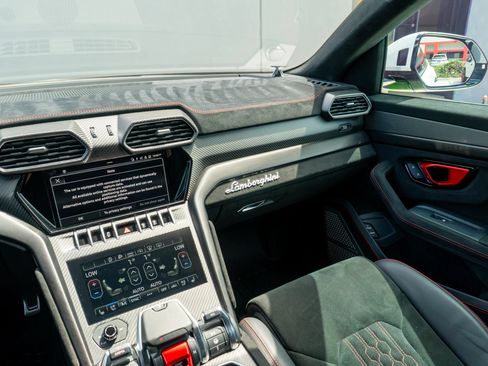 Used 2023 Lamborghini Urus Performante AWD/4WD image 61