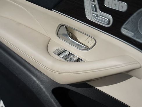 Used 2021 Mercedes-Benz GLS 450 4MATIC image 32
