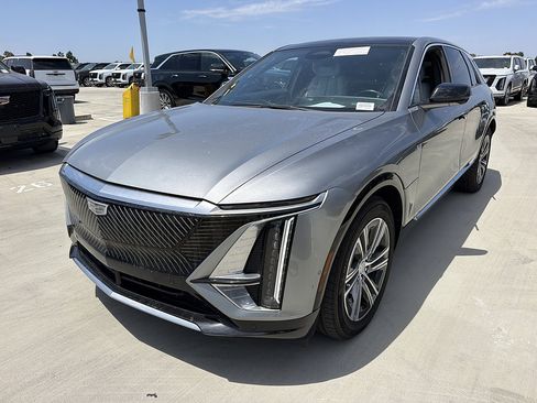 Used 2024 Cadillac Lyriq Luxury AWD/4WD image 3