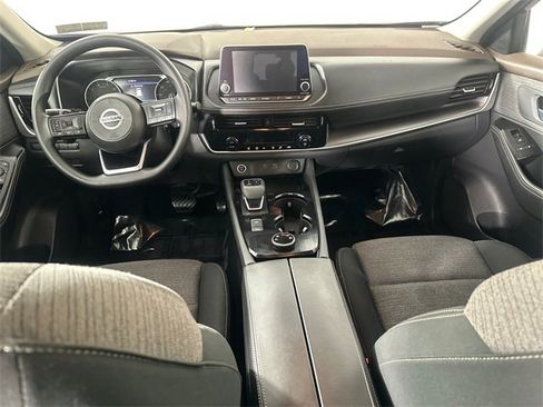 Used 2021 Nissan Rogue SV image 18