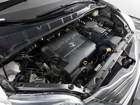 Used 2013 Toyota Sienna XLE image 39