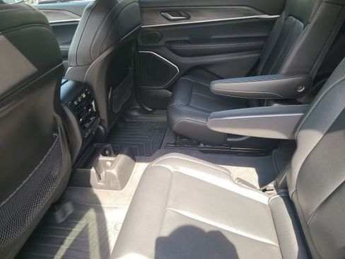 Used 2022 Jeep Grand Cherokee L Limited image 18