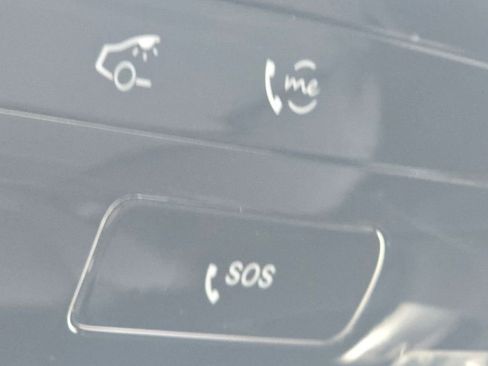 Used 2025 Mercedes-Benz GLC 300 4MATIC image 9