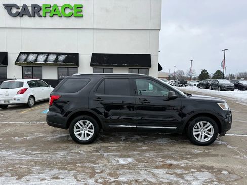 Used 2018 Ford Explorer XLT image 17