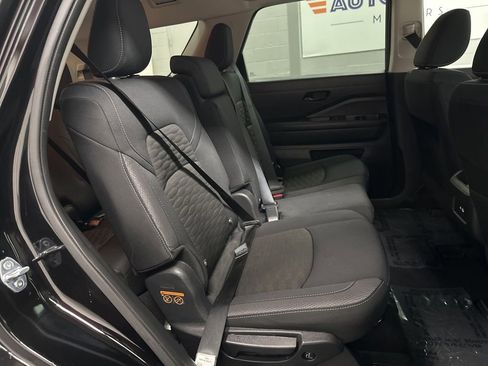 Used 2025 Nissan Pathfinder S AWD/4WD image 21