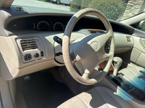 Used 2001 Toyota Avalon XLS image 20