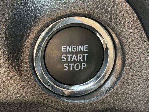 Used 2025 Toyota RAV4 XLE FWD image 22