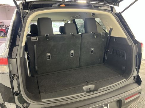 Used 2024 Nissan Pathfinder SV FWD image 28