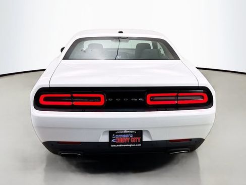 Used 2015 Dodge Challenger SXT w/ Driver Convenience Group RWD image 6
