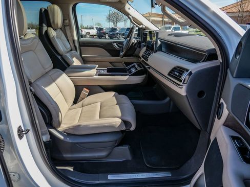 Used 2024 Lincoln Navigator Reserve image 15