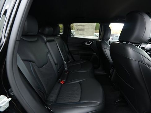 New 2026 Jeep Compass Latitude image 26