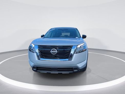Used 2025 Nissan Pathfinder S image 3