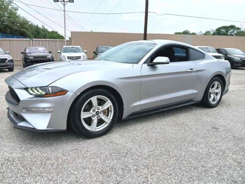 Used 2020 Ford Mustang Coupe image 3